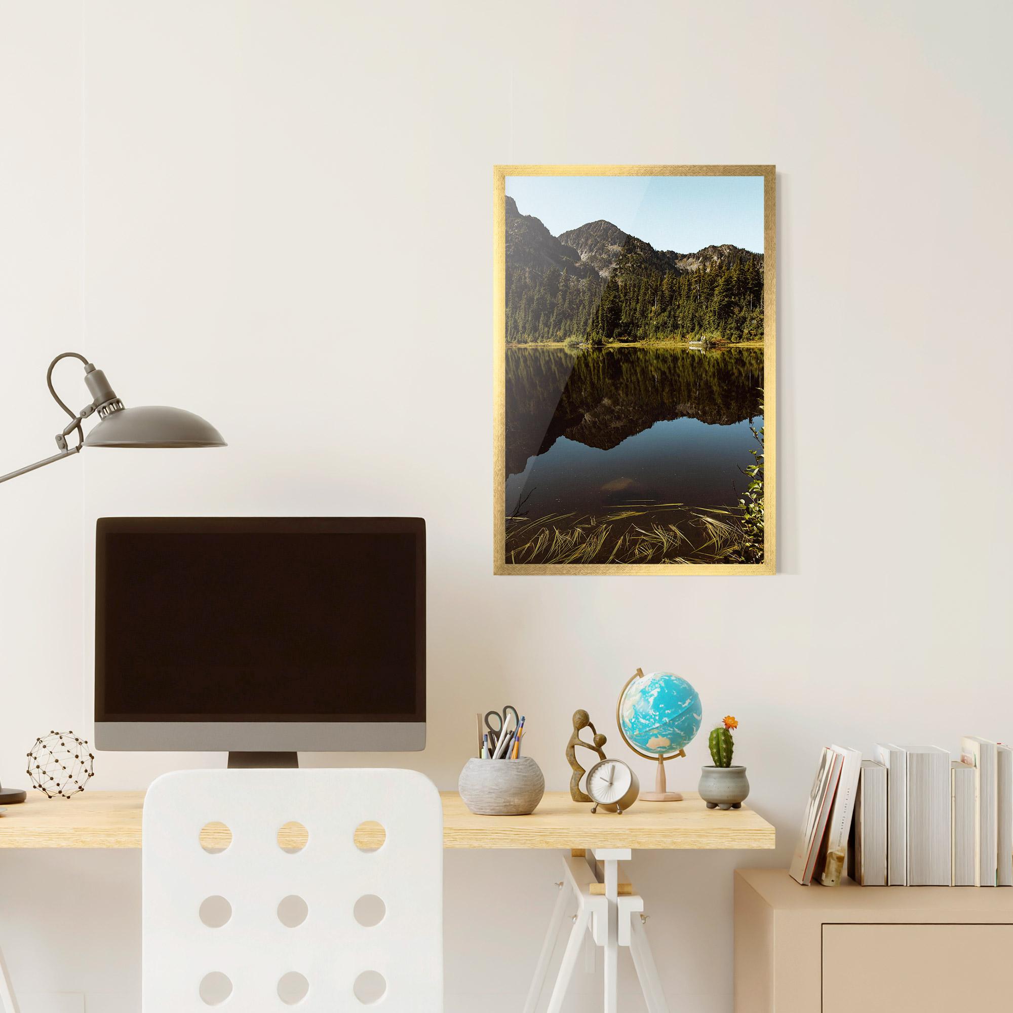 Plakat w Ramie Big Lake Mountain mockup 6