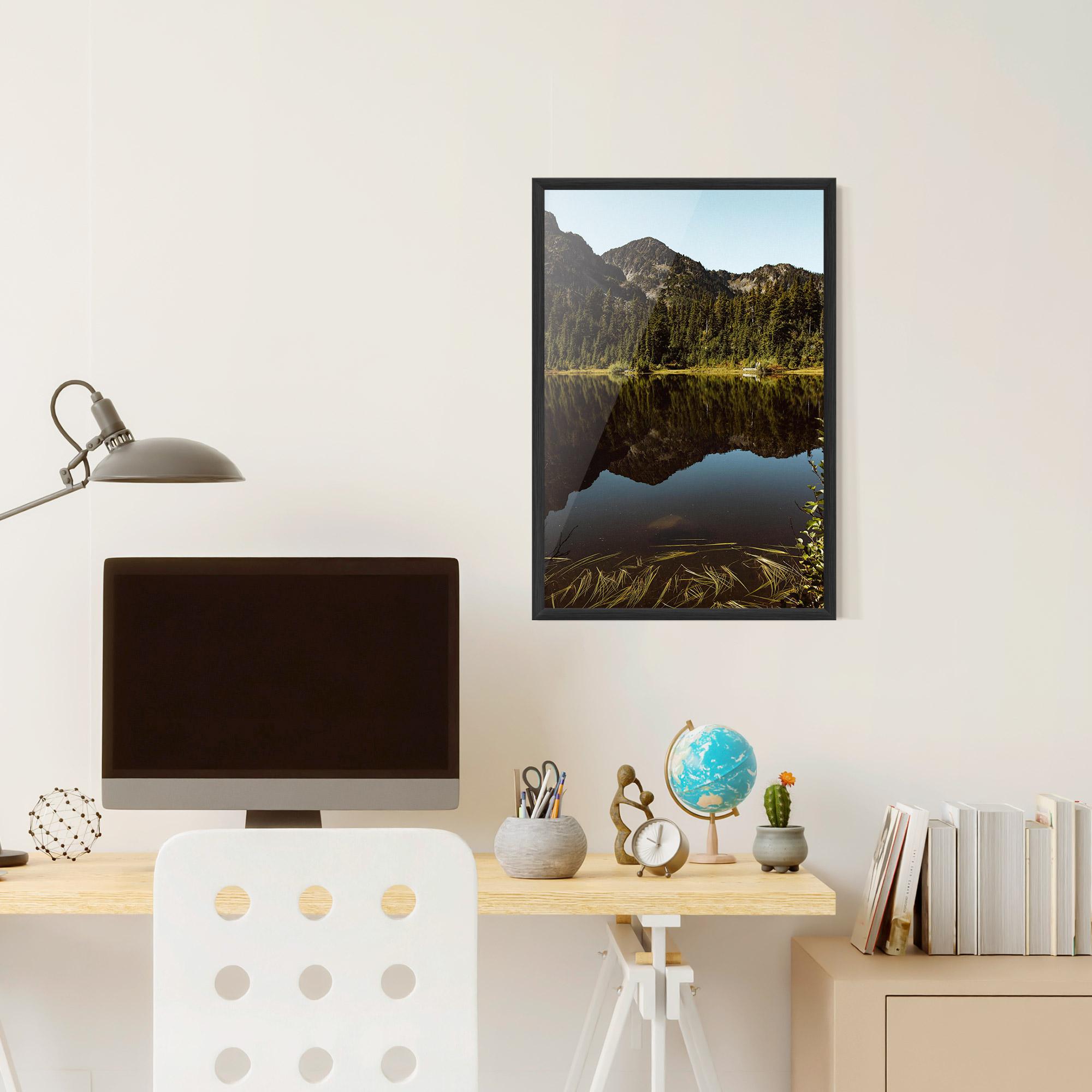 Plakat w Ramie Big Lake Mountain mockup 6