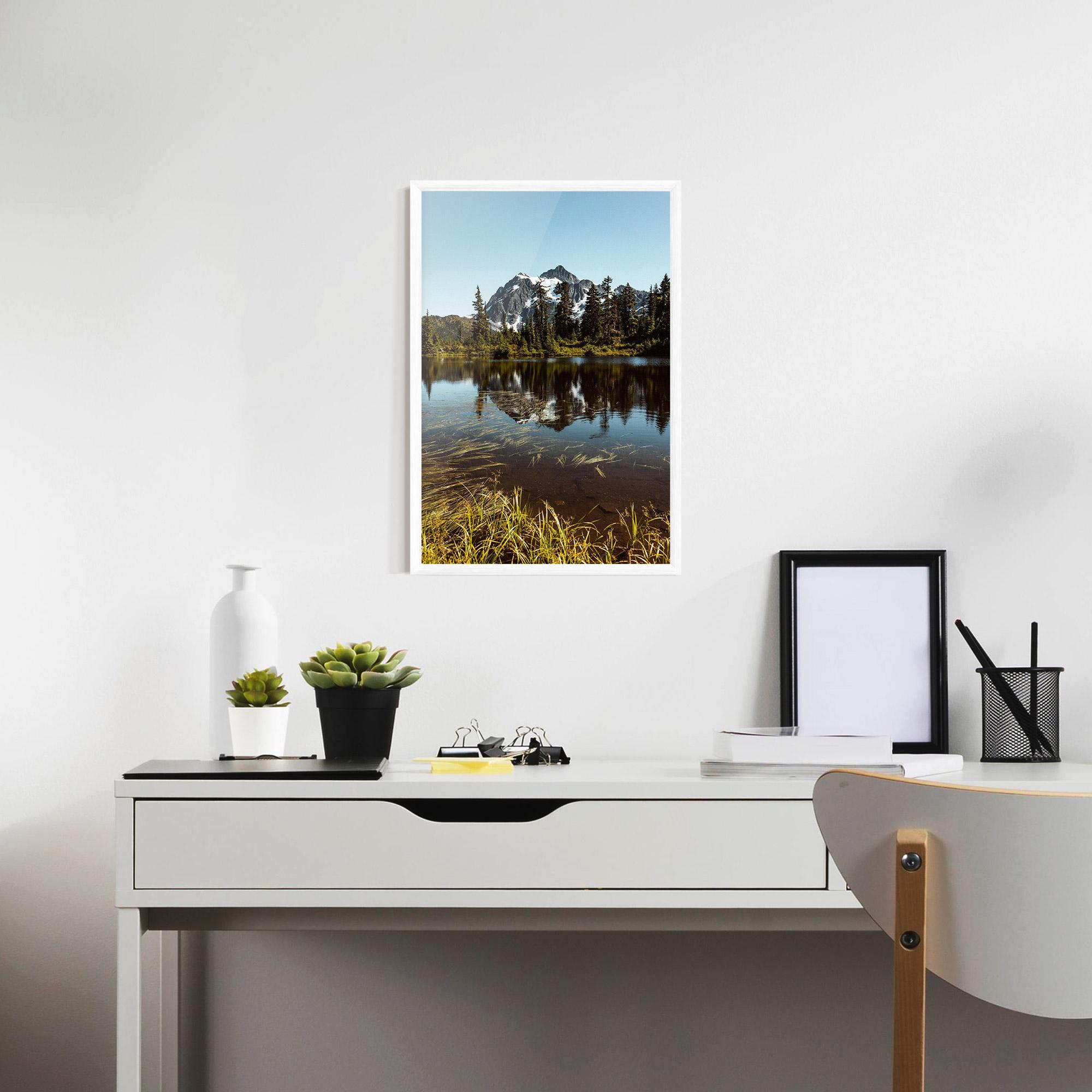 Plakat w Ramie Lake Snow Mountain mockup 7