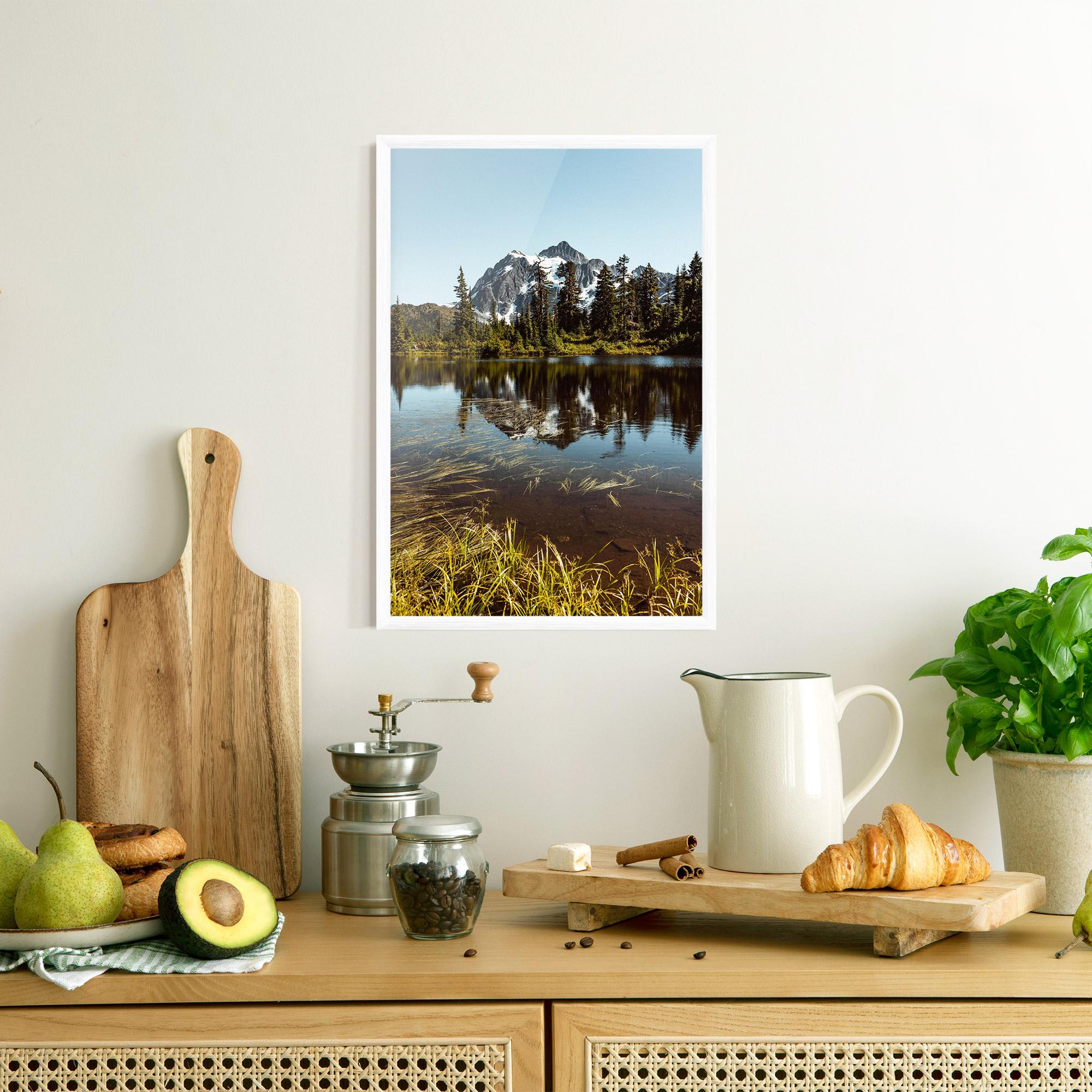 Plakat w Ramie Lake Snow Mountain mockup 8