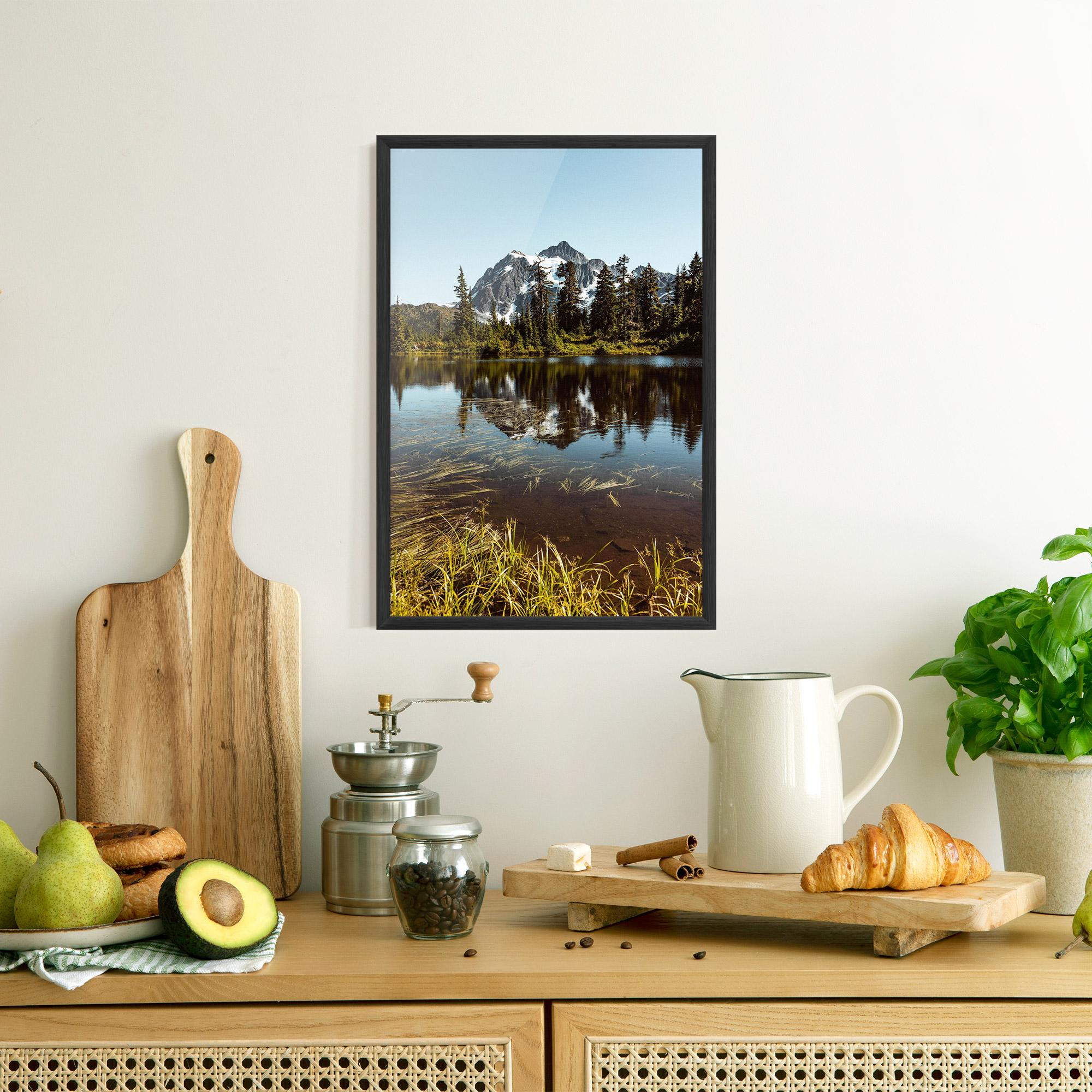 Plakat w Ramie Lake Snow Mountain mockup 8