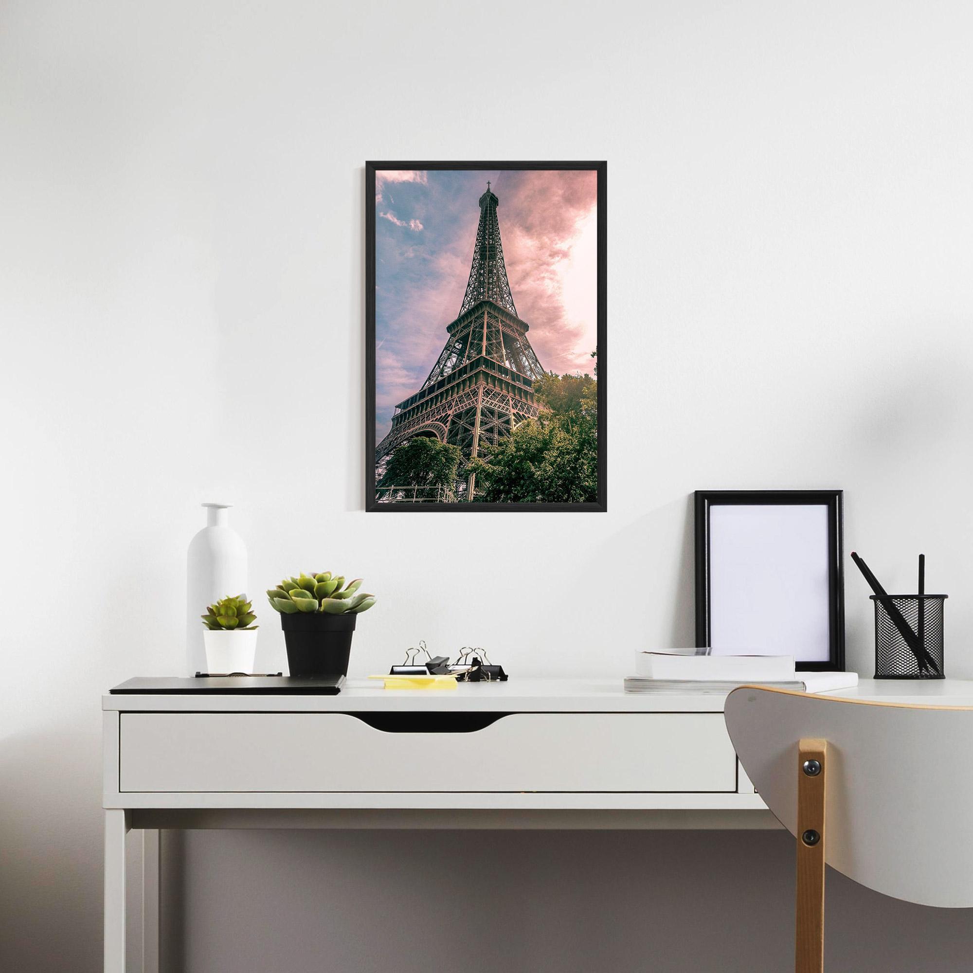 Plakat w Ramie Eiffel Under Pink Sky mockup 7