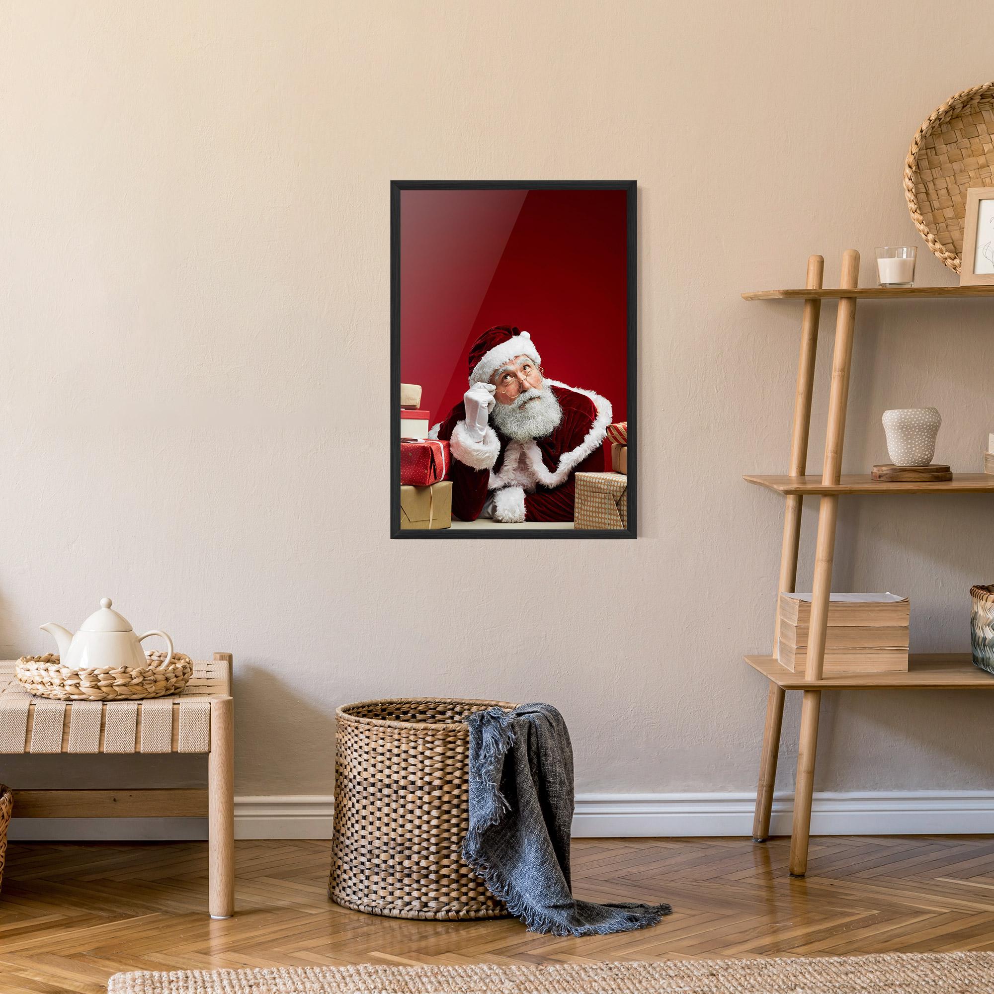 Plakat w Ramie Pensive Santa mockup 9