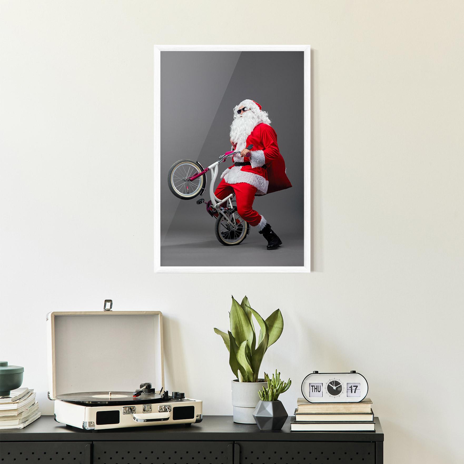 Plakat w Ramie Santa Rides Bicycle mockup 2