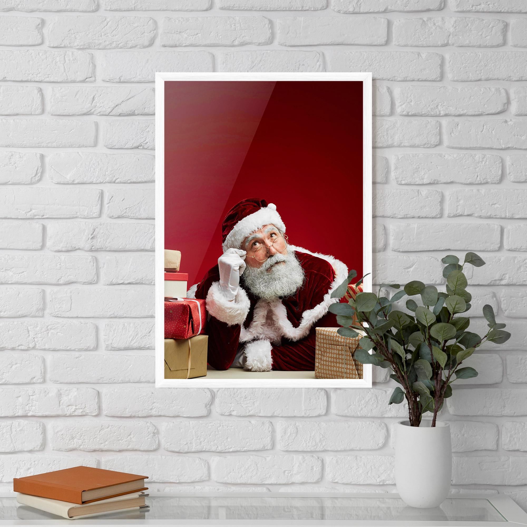 Plakat w Ramie Pensive Santa mockup 5