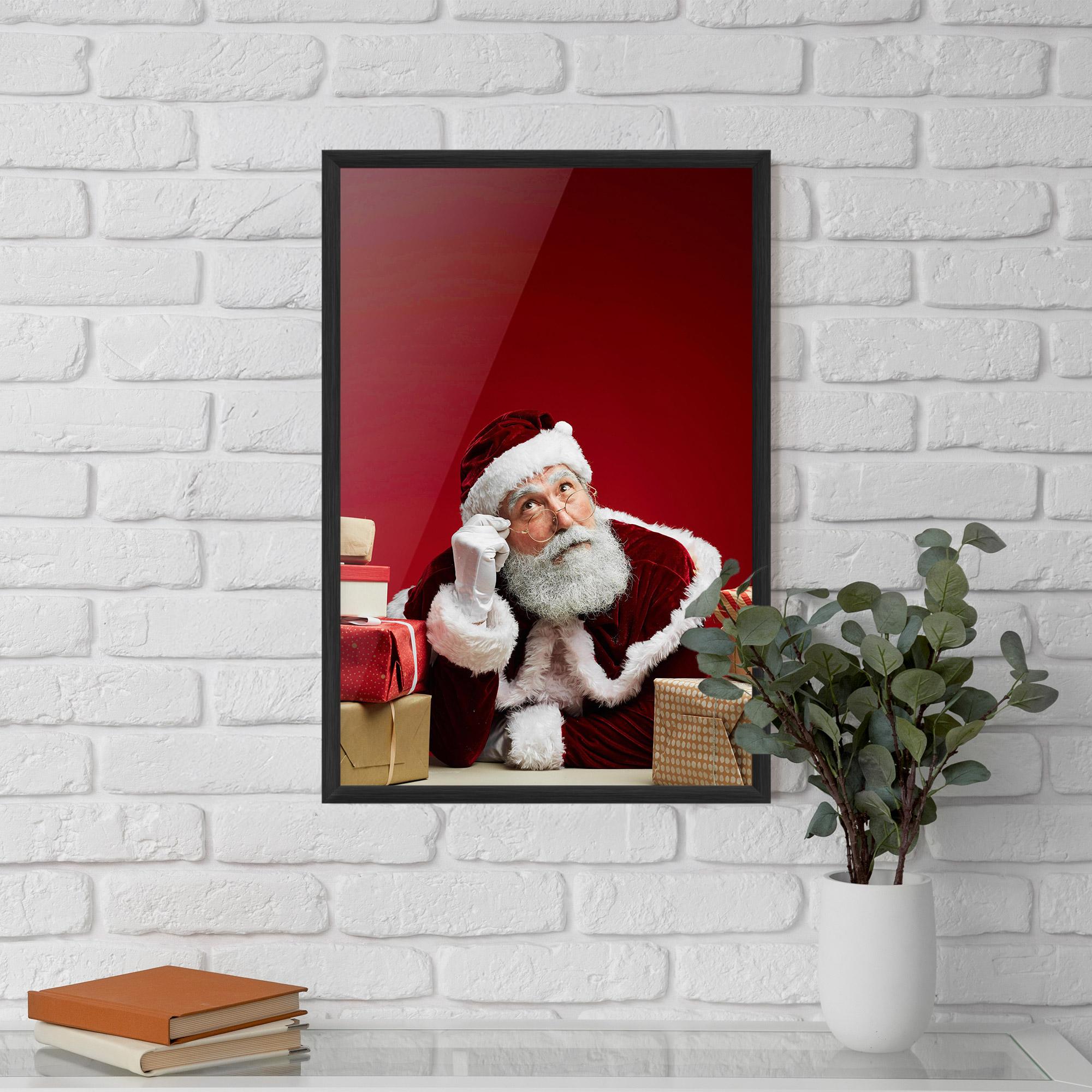 Plakat w Ramie Pensive Santa mockup 5