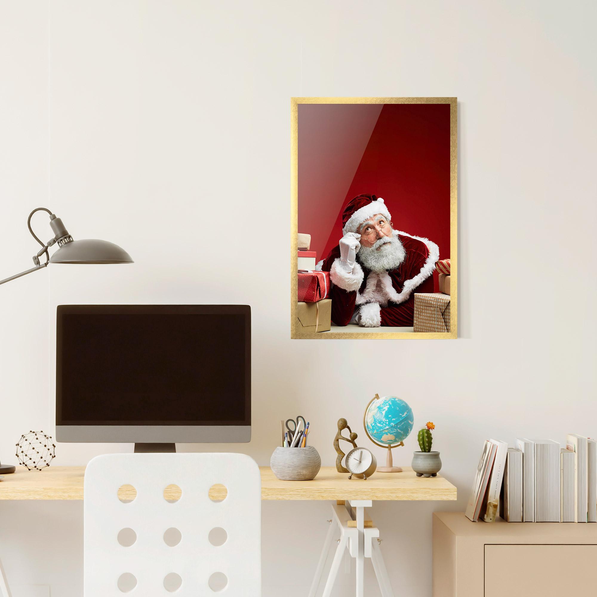 Plakat w Ramie Pensive Santa mockup 6