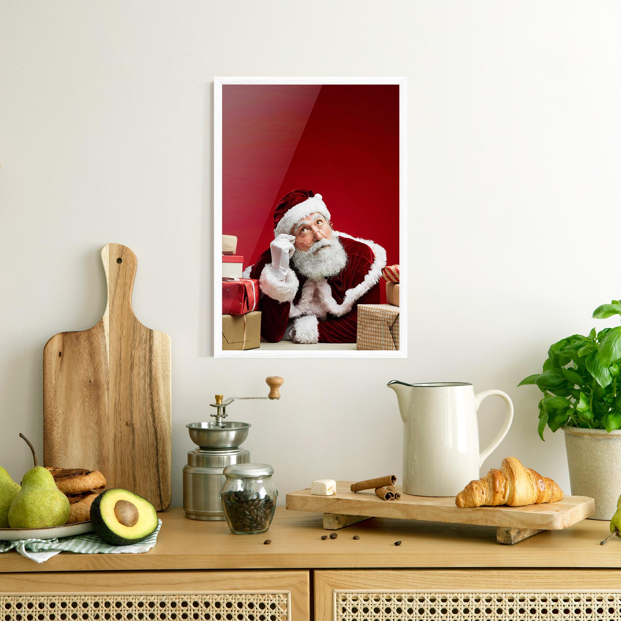 Plakat w Ramie Pensive Santa mockup 8