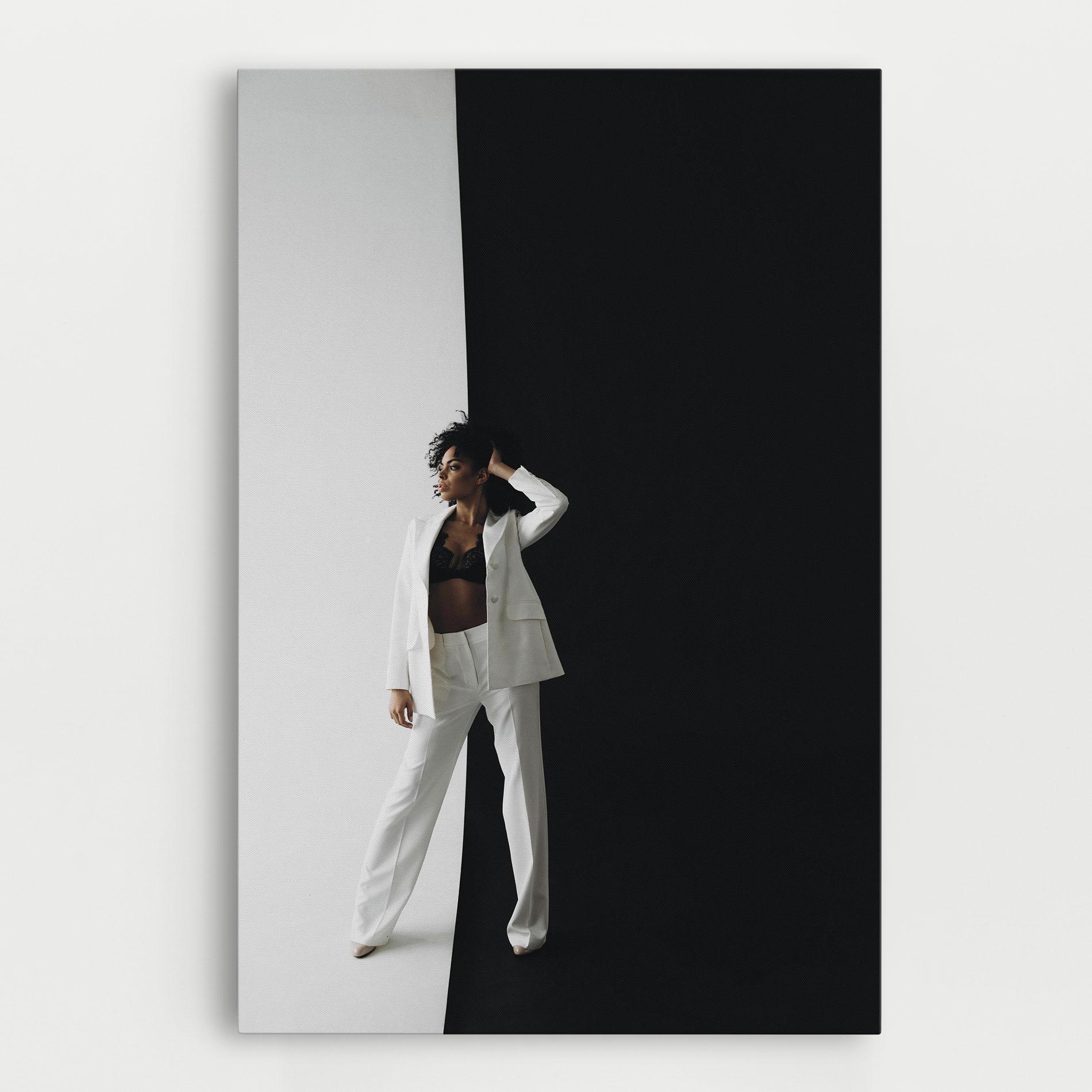 Obraz na Płótnie African Girl White Outfit mockup 0