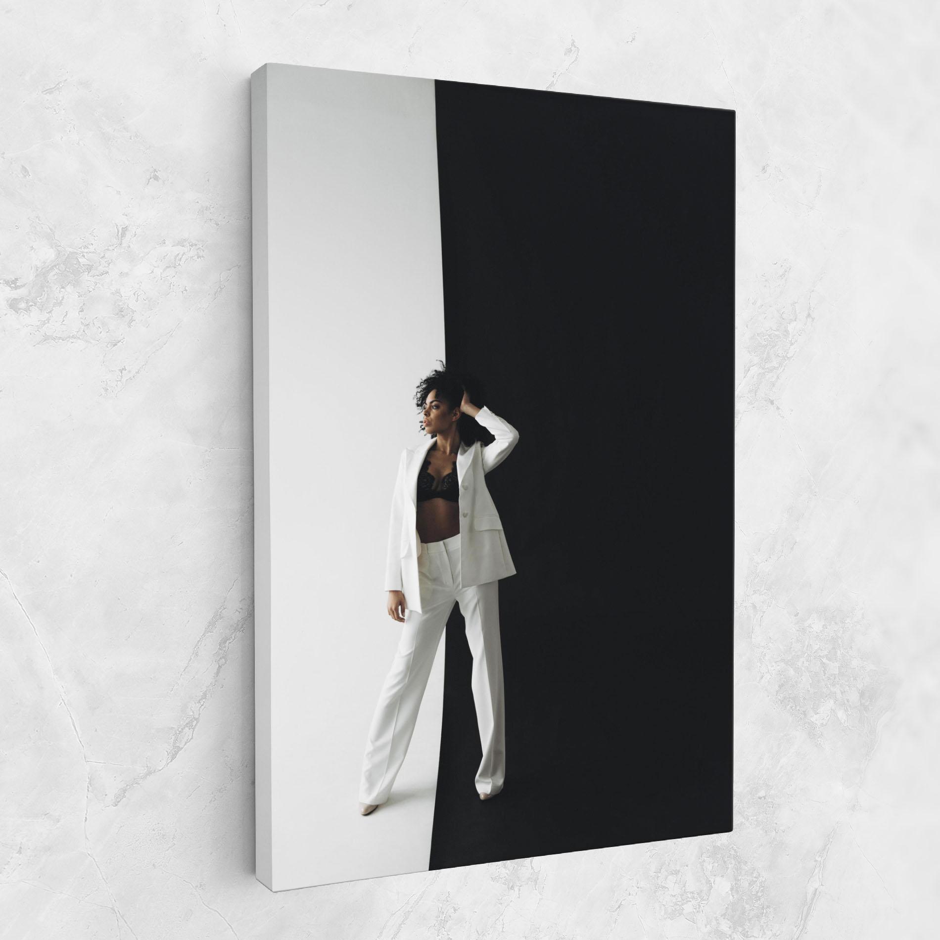 Obraz na Płótnie African Girl White Outfit mockup 1