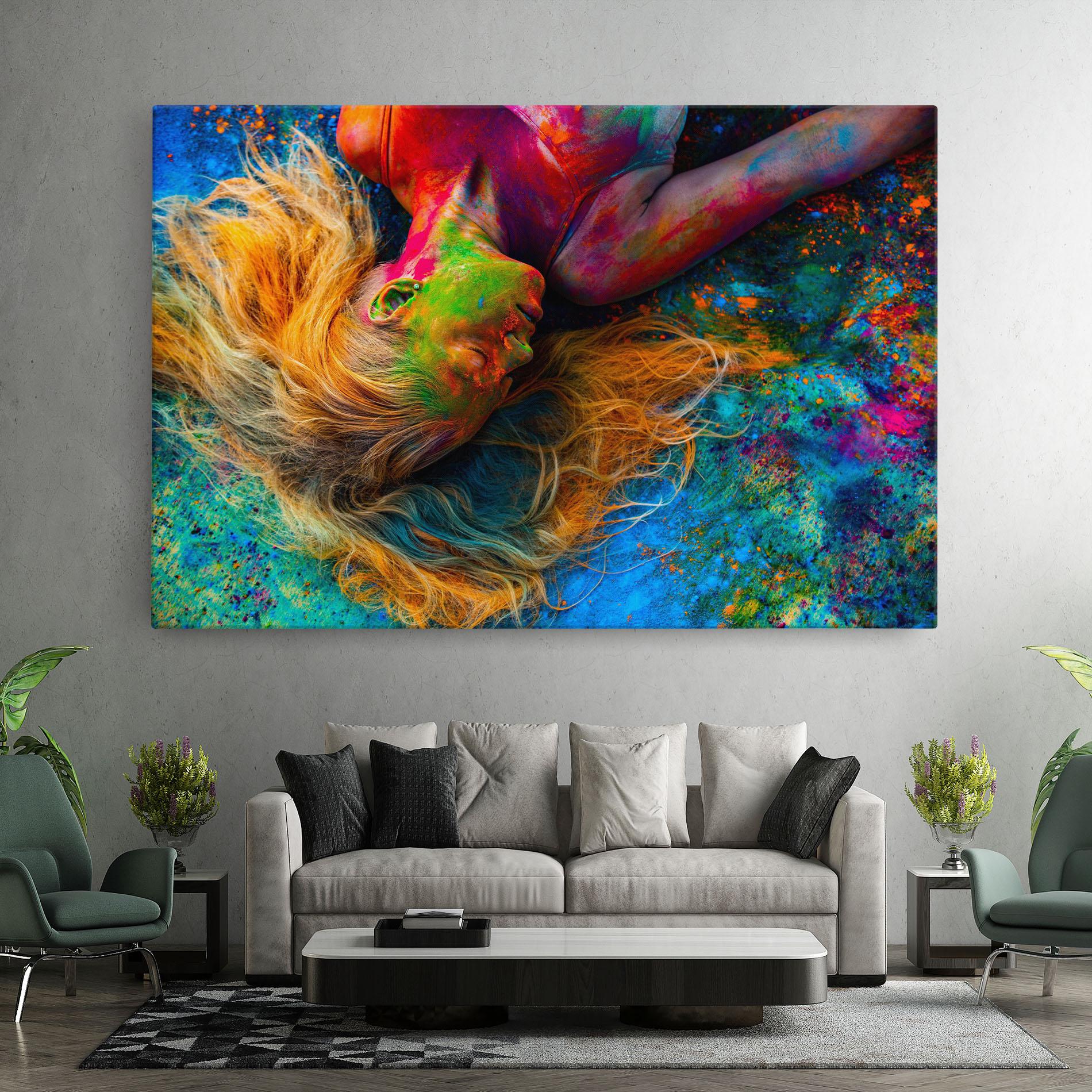 Obraz na Płótnie Powder Holi Woman mockup 7