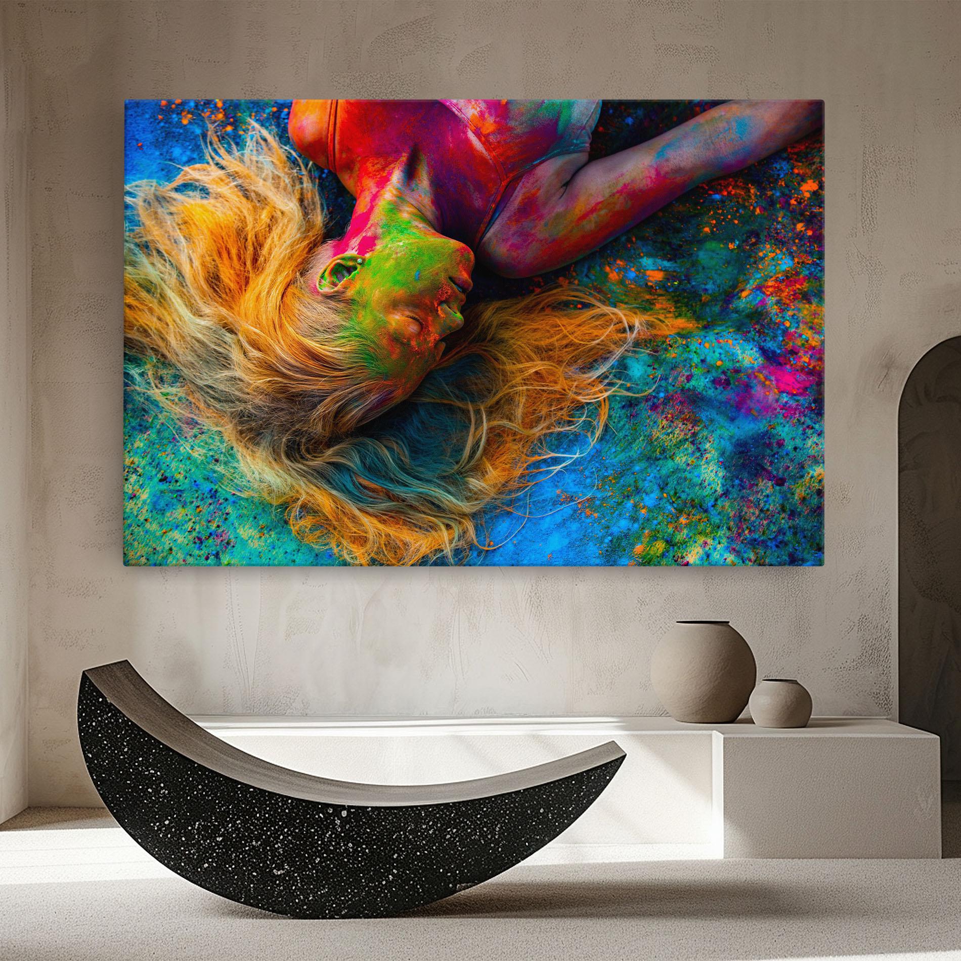 Obraz na Płótnie Powder Holi Woman mockup 8