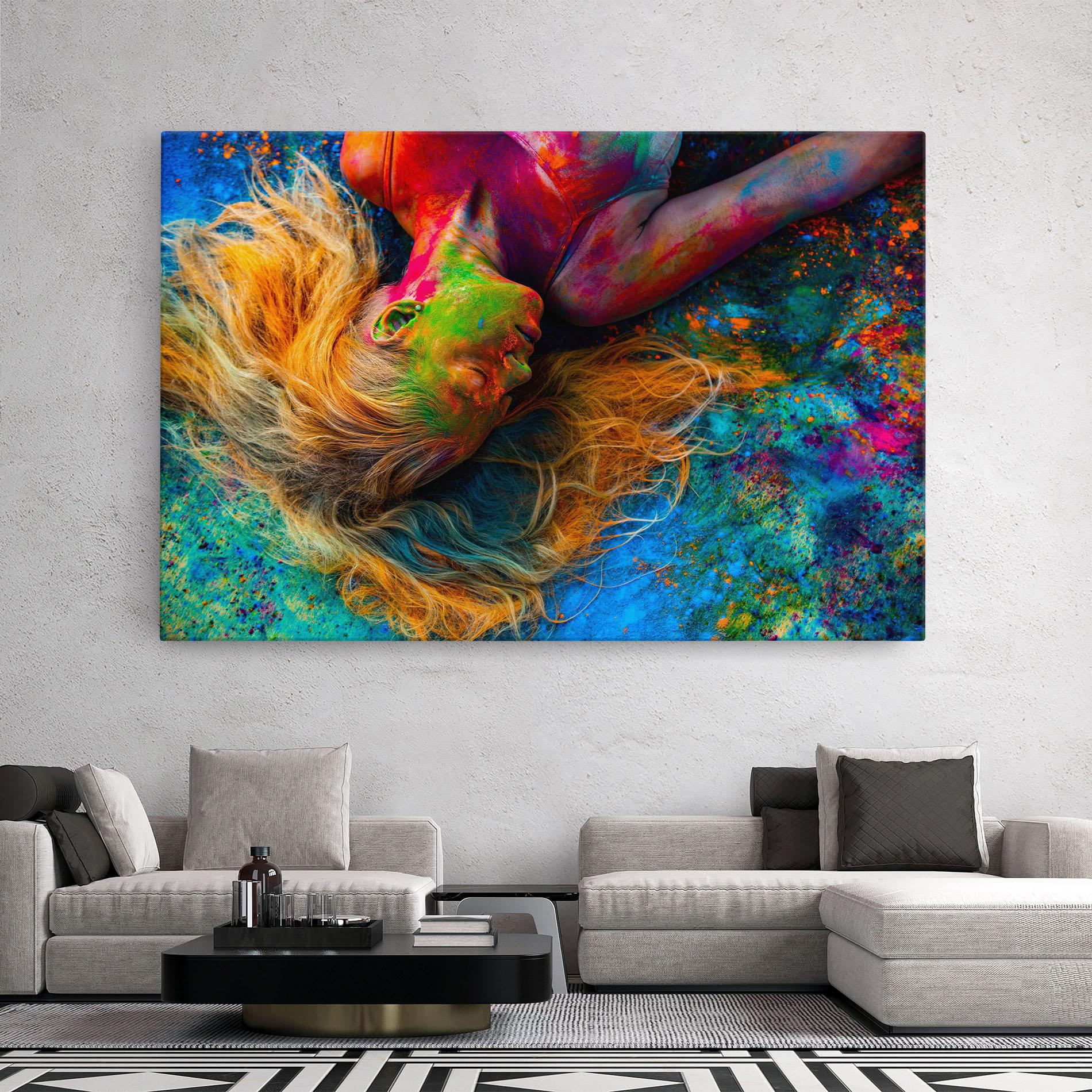 Obraz na Płótnie Powder Holi Woman mockup 2