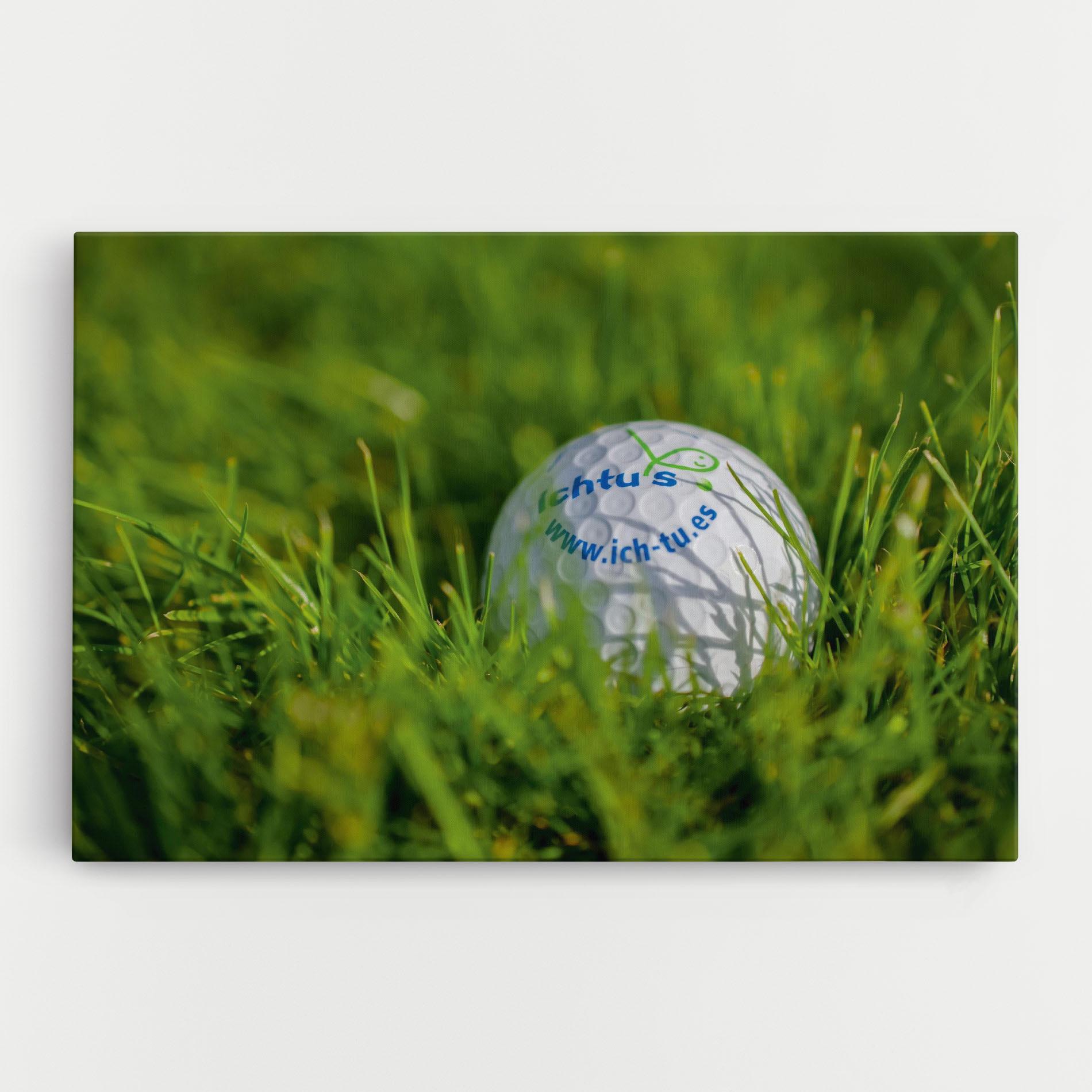 Obraz na Płótnie Golf Ball In Grass mockup 0