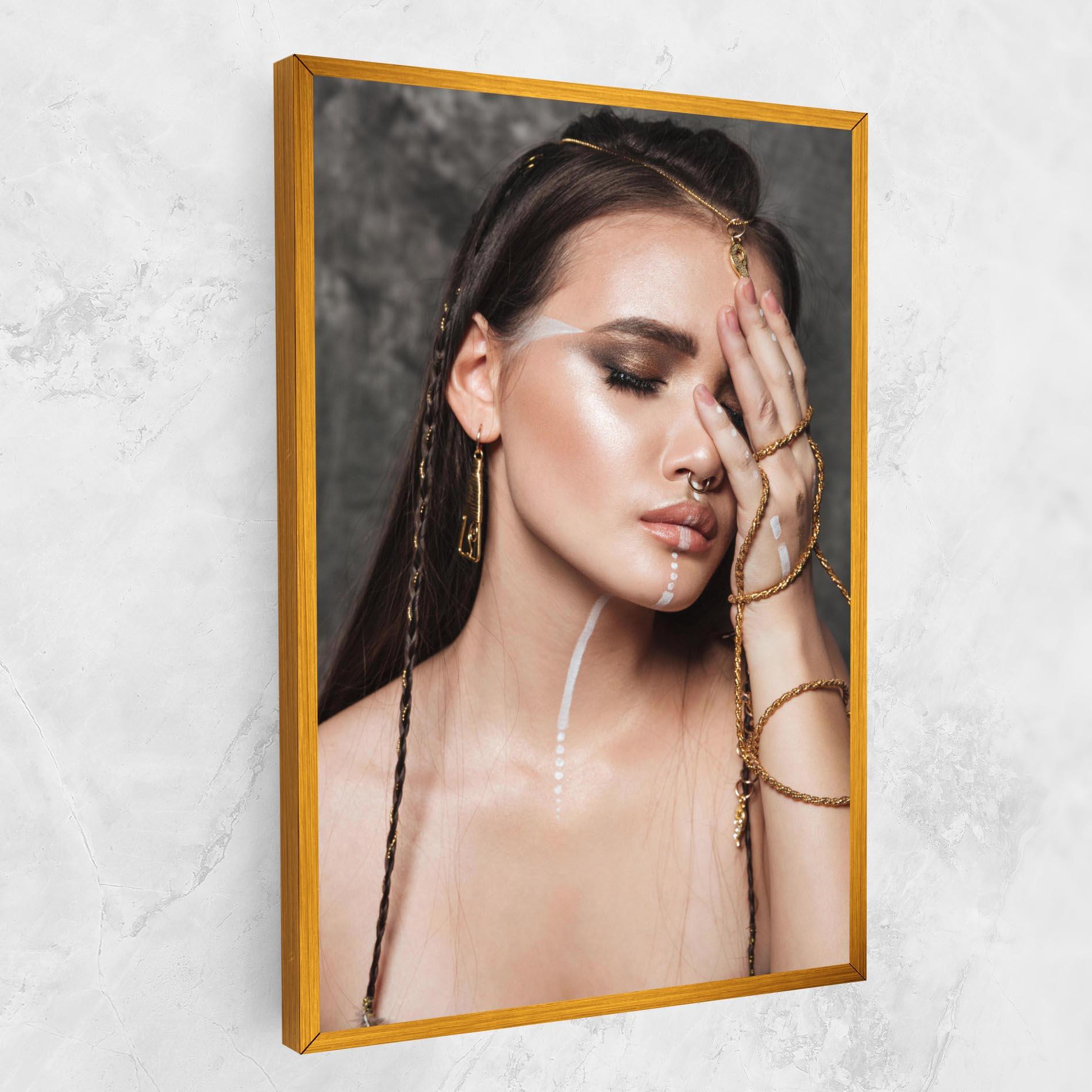 Obraz na Płótnie Gold Hand Accessory mockup 1