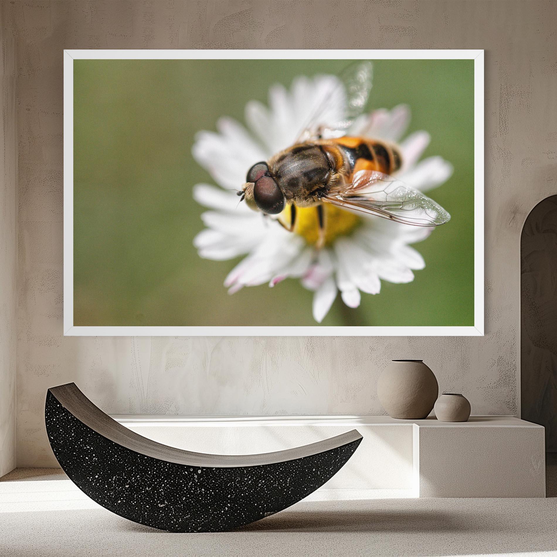 Obraz na Płótnie Bee On Small Daisy mockup 8