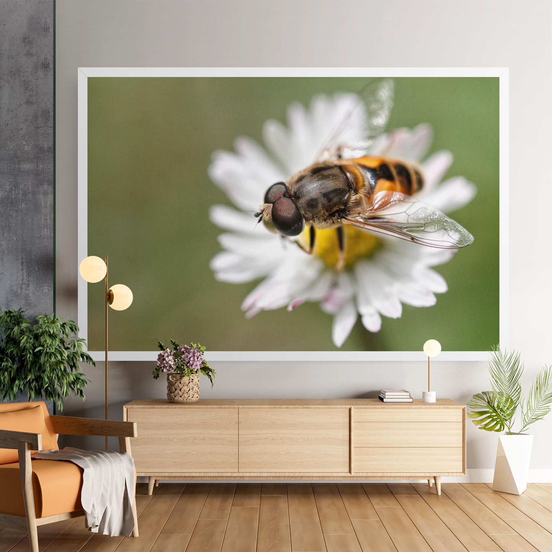 Obraz na Płótnie Bee On Small Daisy mockup 9