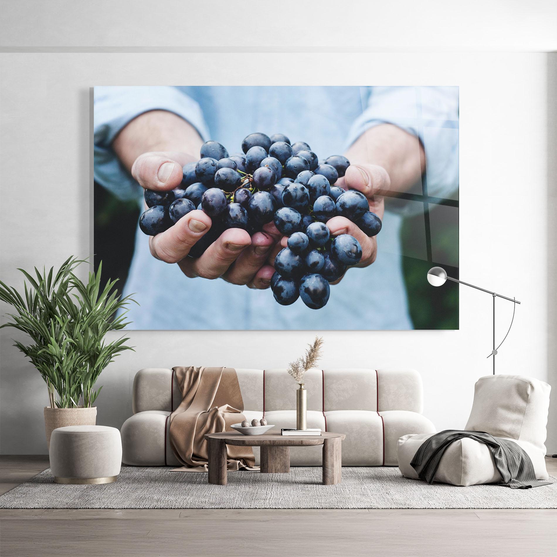 Obraz na Szkle Holding Grapes mockup 9