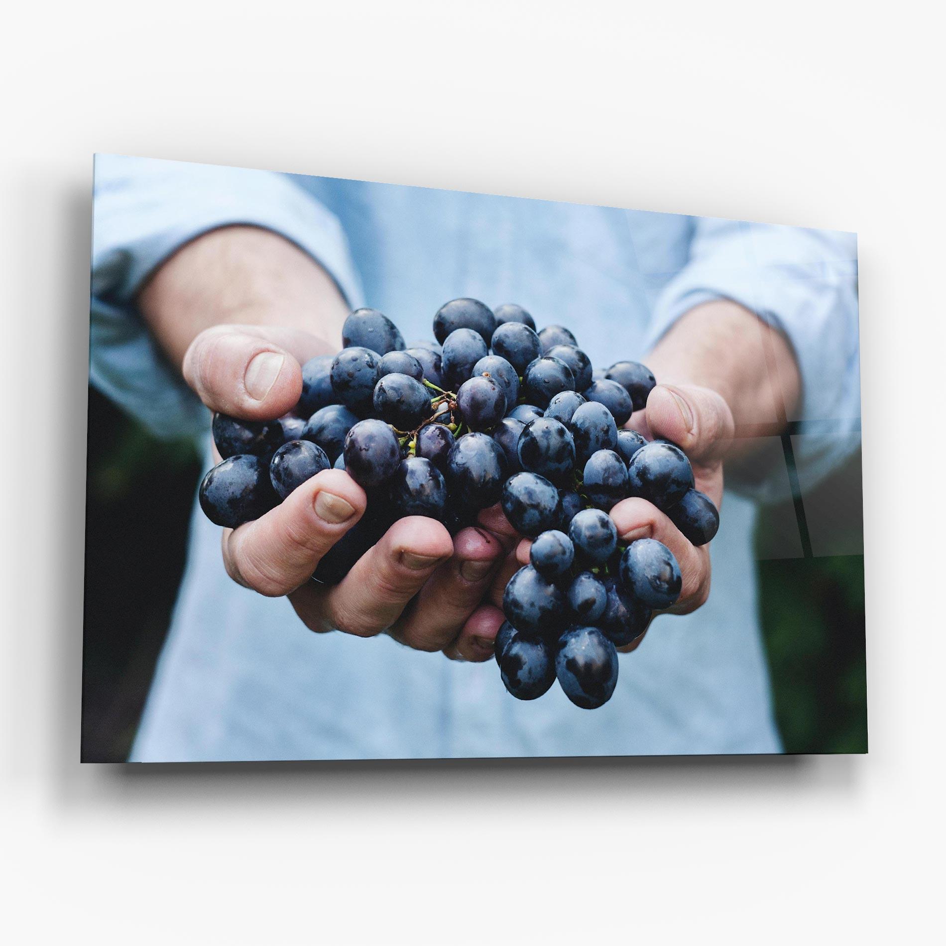 Obraz na Szkle Holding Grapes mockup 6
