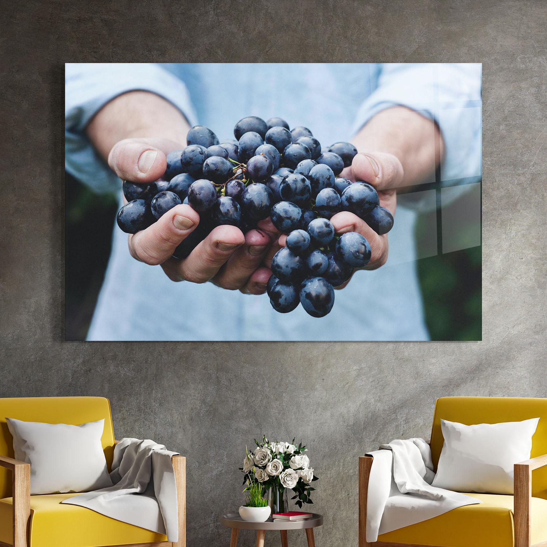 Obraz na Szkle Holding Grapes mockup 4