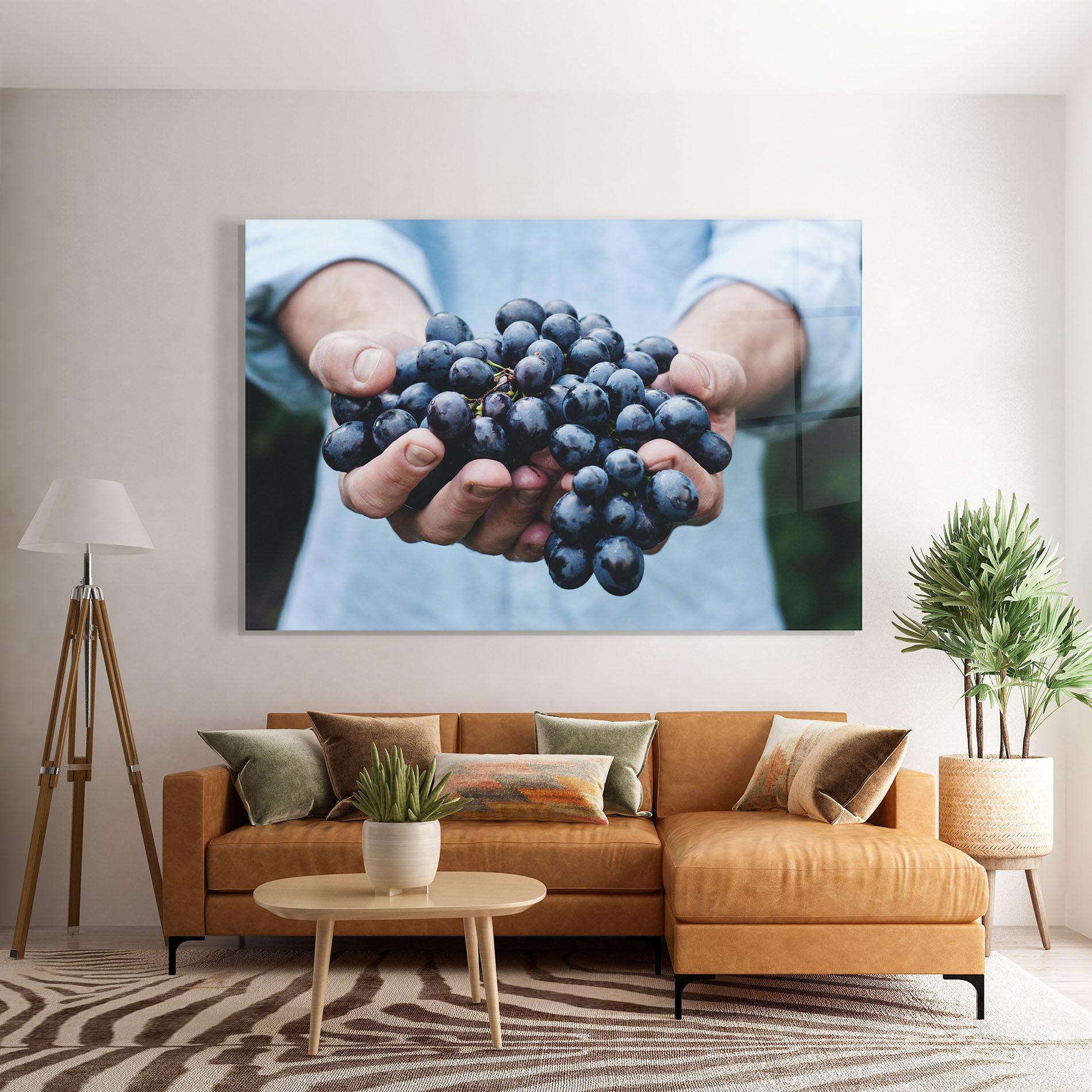 Obraz na Szkle Holding Grapes mockup 7