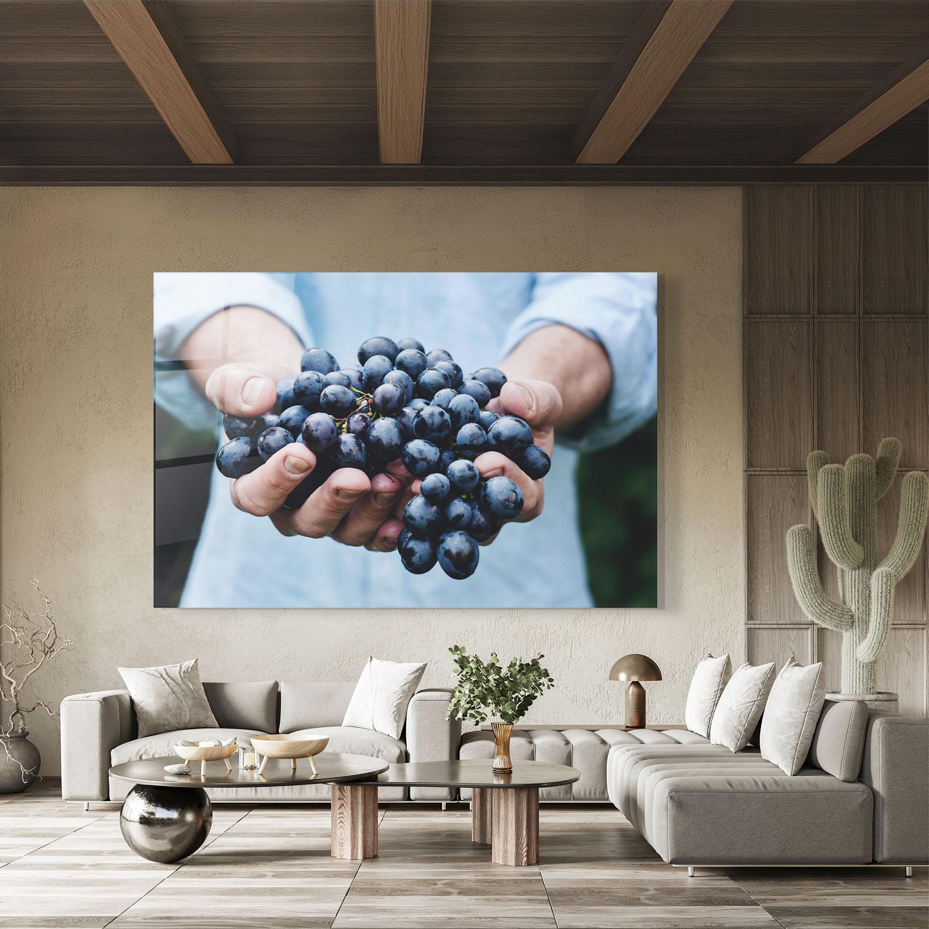 Obraz na Szkle Holding Grapes mockup 8