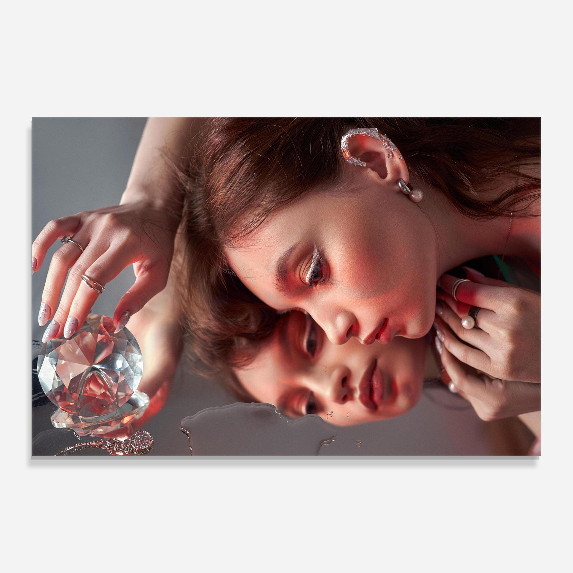 Obraz na Szkle Big Diamond Hand mockup 0