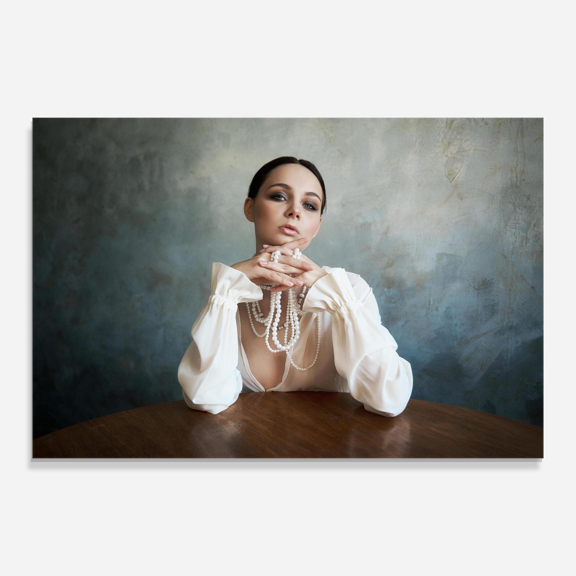 Obraz na Szkle Girl White Pearls mockup 0