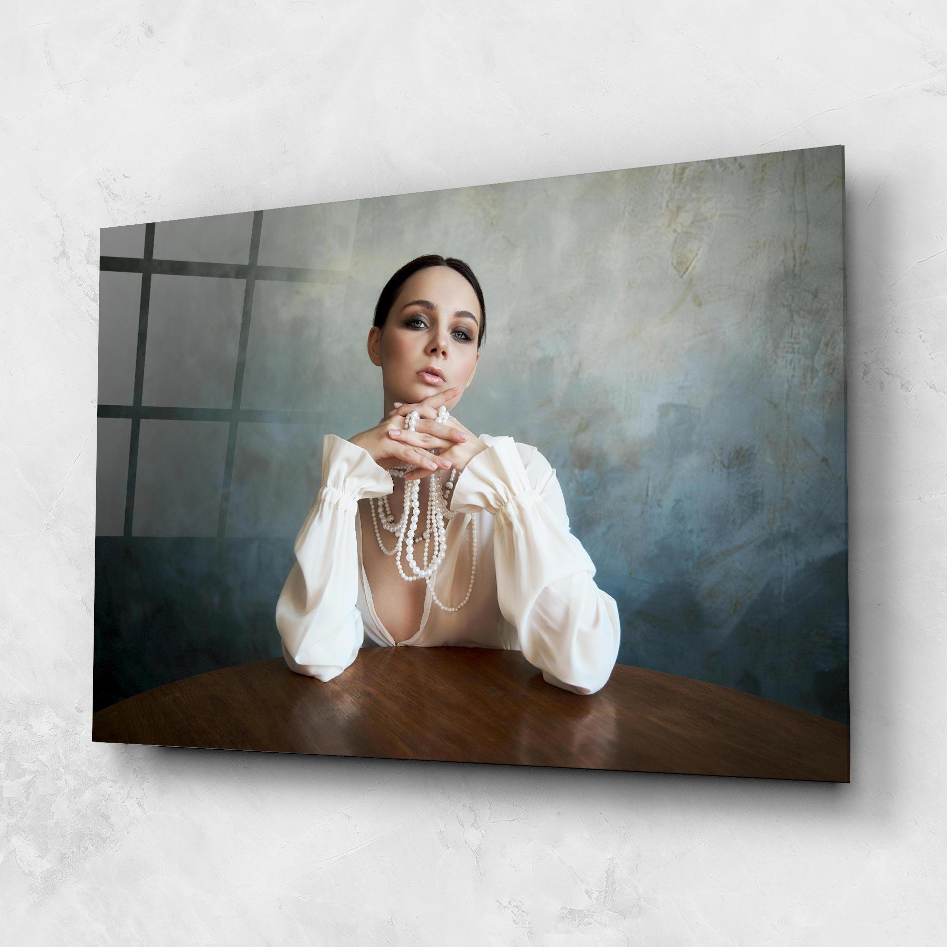 Obraz na Szkle Girl White Pearls mockup 1