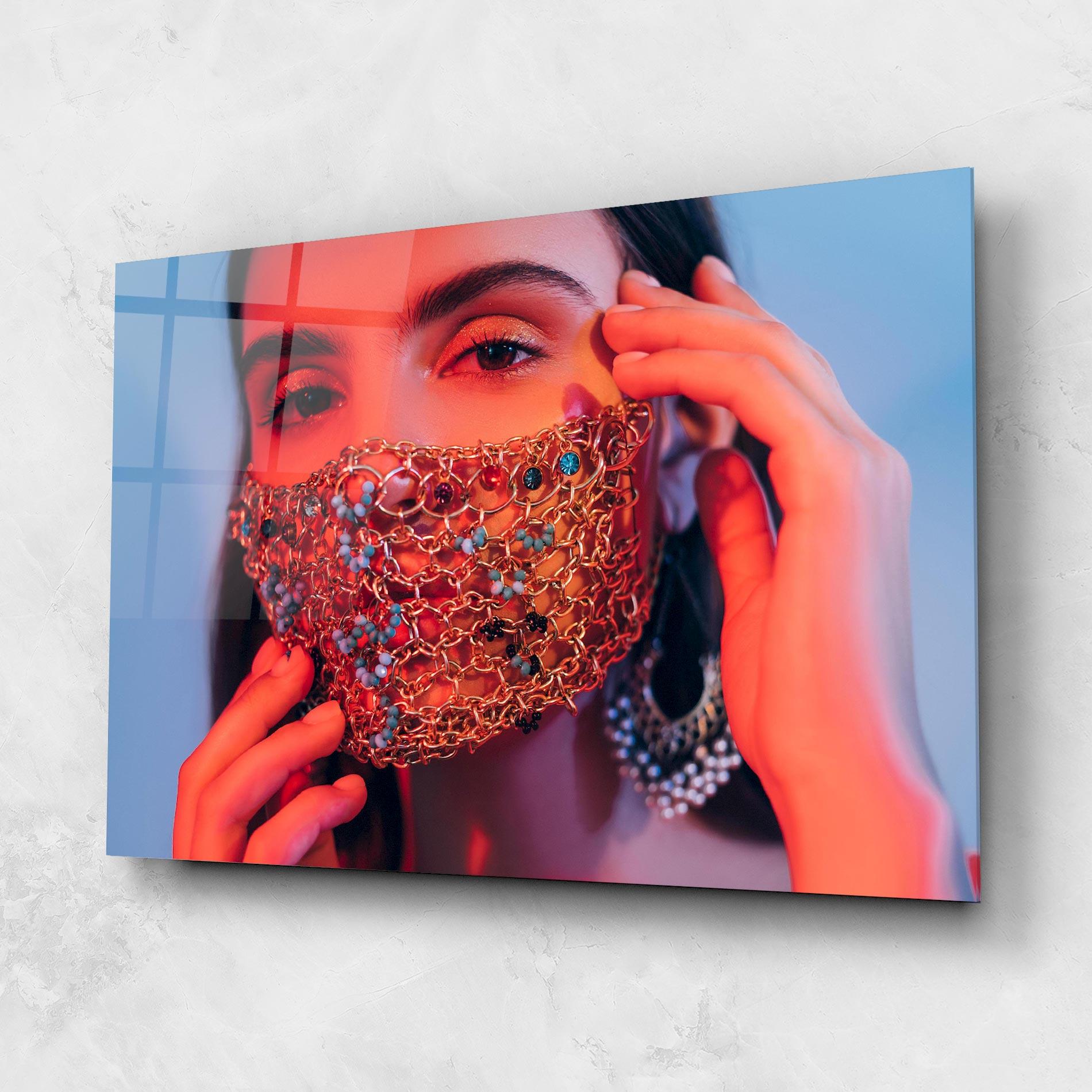 Obraz na Szkle Gold Chain Face Mask mockup 1