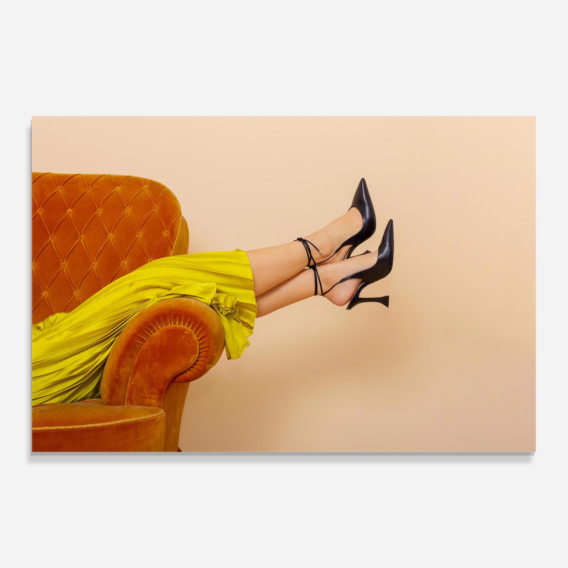 Obraz na Szkle Black Heals On Cream mockup 0