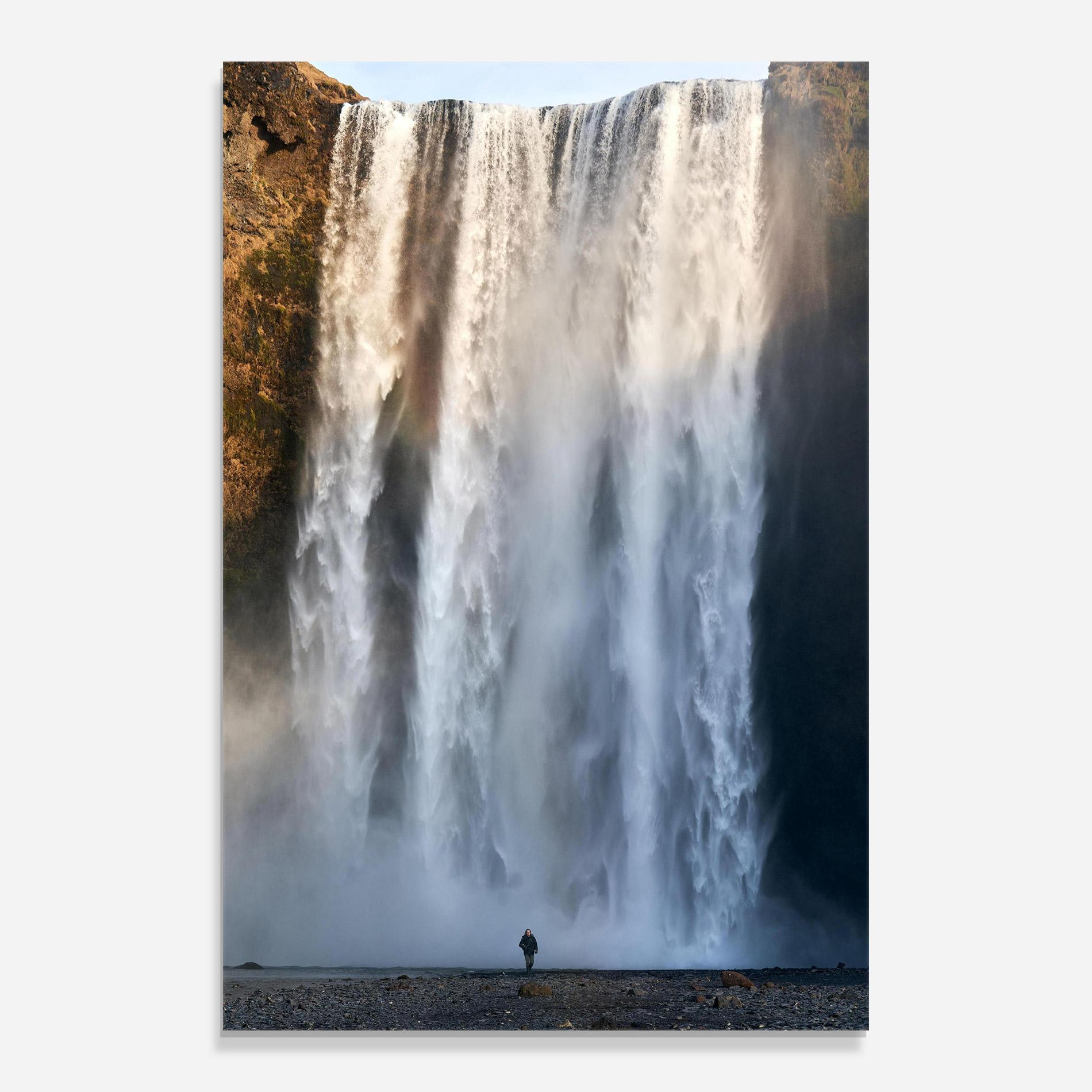 Obraz na Szkle Small Man Waterfall mockup 0