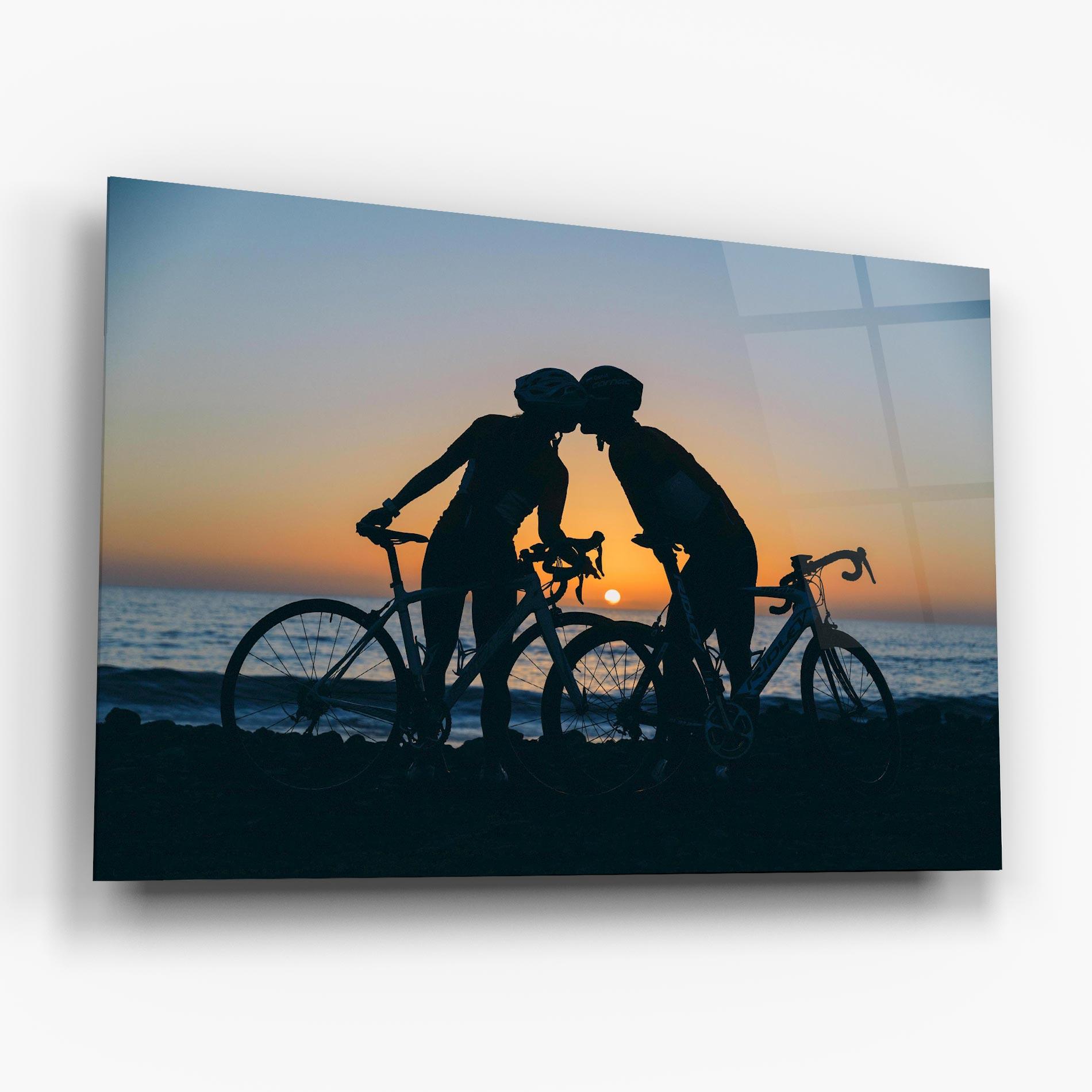 Obraz na Szkle Bike Couple Kissing mockup 6