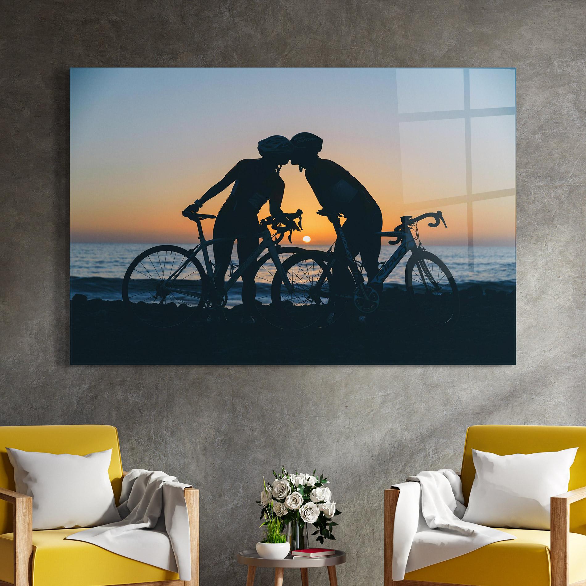 Obraz na Szkle Bike Couple Kissing mockup 4